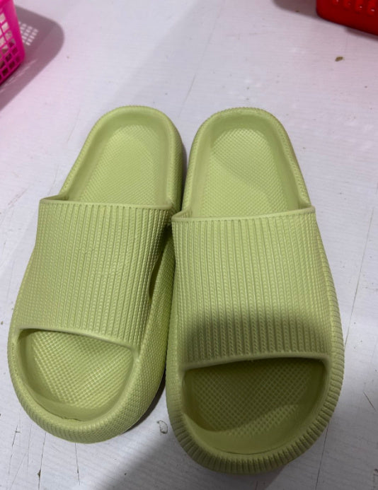 Hangzhou Jingqian couple slippers in light green comfortable indoor house slides for casual wear