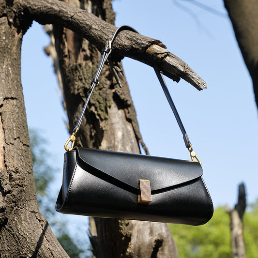 Black Yiwu Renfan fashionable shoulder bag for women made of smooth leather with gold-tone hardware