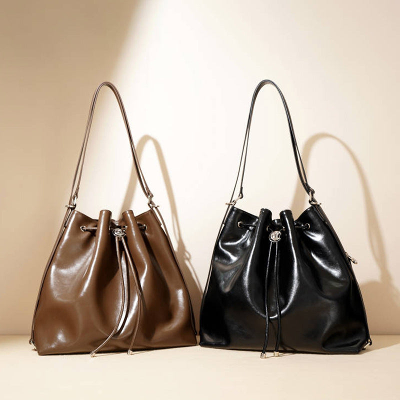 Yiwu Renfan one-shoulder fashionable bucket bag for women in brown and black leather