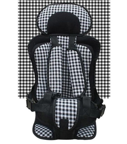 Box of Pandora portable baby car seat with black and white checkered pattern and safety harness