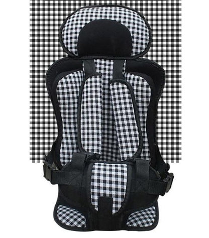 Box of Pandora portable baby car seat with black and white checkered pattern and safety harness