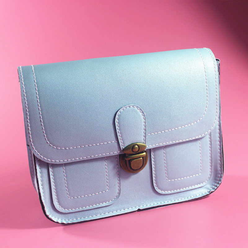 Retro buckle shoulder bag in soft lavender with a classic flap and brass buckle detail