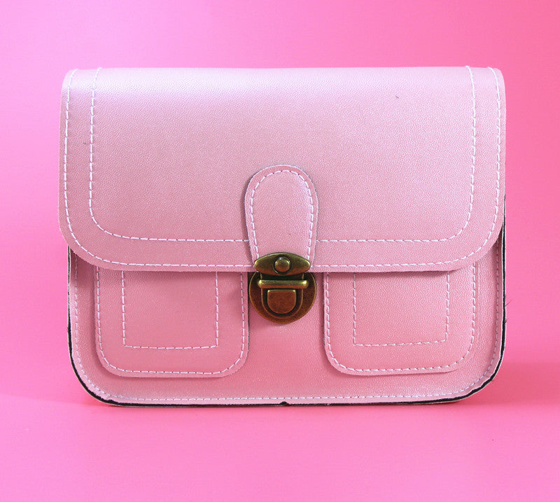 Pink retro buckle shoulder bag featuring contrast stitching and a classic clasp closure